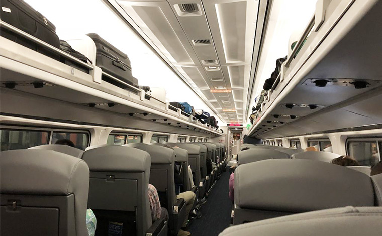 アムトラックの車内は、日本の新幹線よりもゆったりとしたつくり。