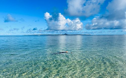 沖縄瀬底ビーチで癒しの朝ヨガと琉球藍染め体験のすすめ