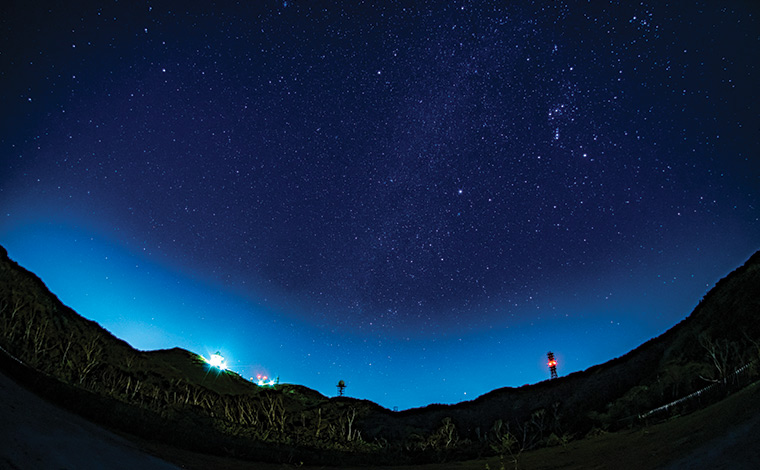 写真提供：本部町観光協会　八重岳展望台からの星空