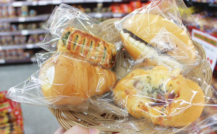 惣菜パンや菓子パンは自家製。写真のパンは、値段も2.29ドル～3.49ドルとリーズナブル