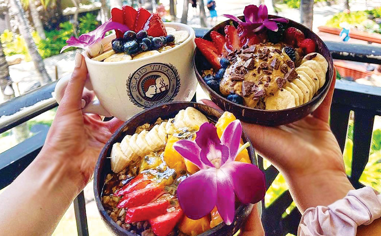 左上から時計回りに、ORIGINAL ACAI BOWL、CACAI MOANA ACAI BOWL、LILIKO I ACAI BOWL<br />
写真提供：Island Vintage Coffee