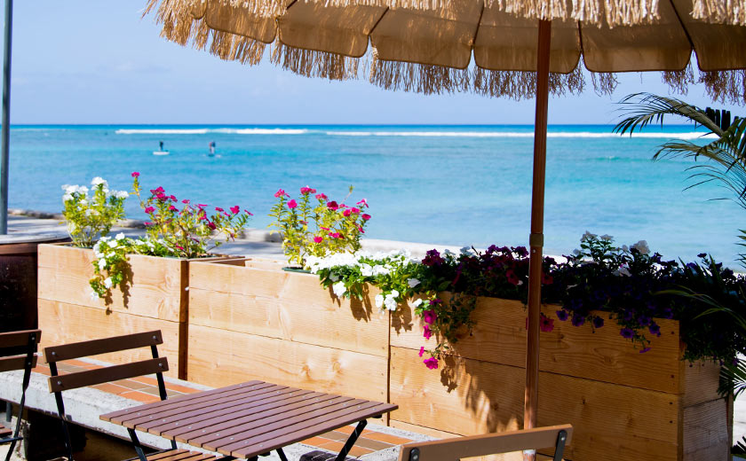 ハワイ・ワイキキビーチの絶景を楽しめるおすすめカフェ4選