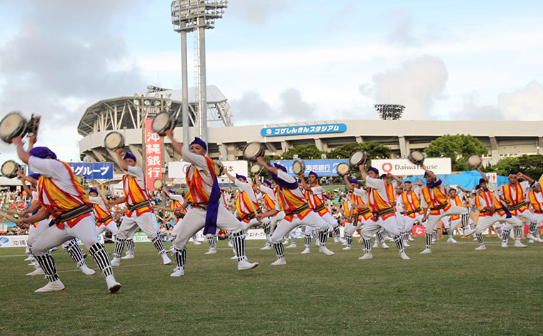 迫力のエイサーは必見。　　<br />
写真所蔵：沖縄全島エイサーまつり実行委員会