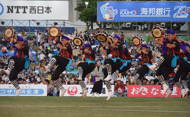 太鼓のリズムに気分も盛り上がります<br />
写真所蔵：沖縄全島エイサーまつり実行委員会