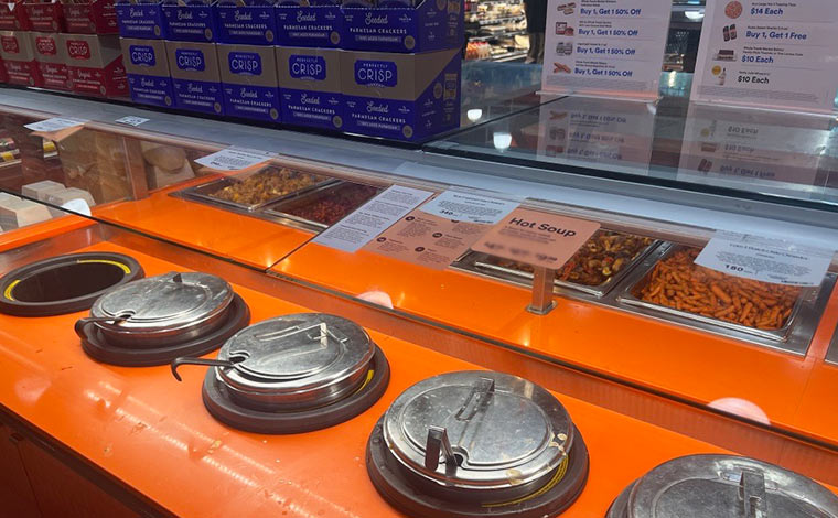 ホットスープ 小4.99ドル、中6.49ドル、大9.99ドル