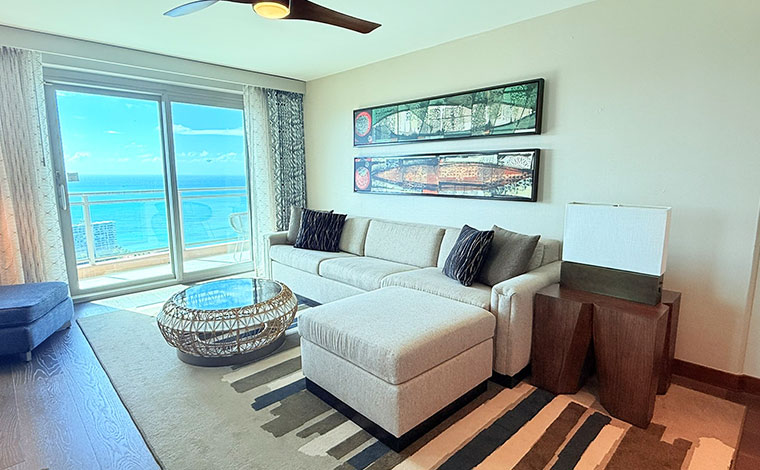 ザ・グランドアイランダー・ヒルトングランドバケーションズクラブ<br />
オーシャンビューの客室のリビング