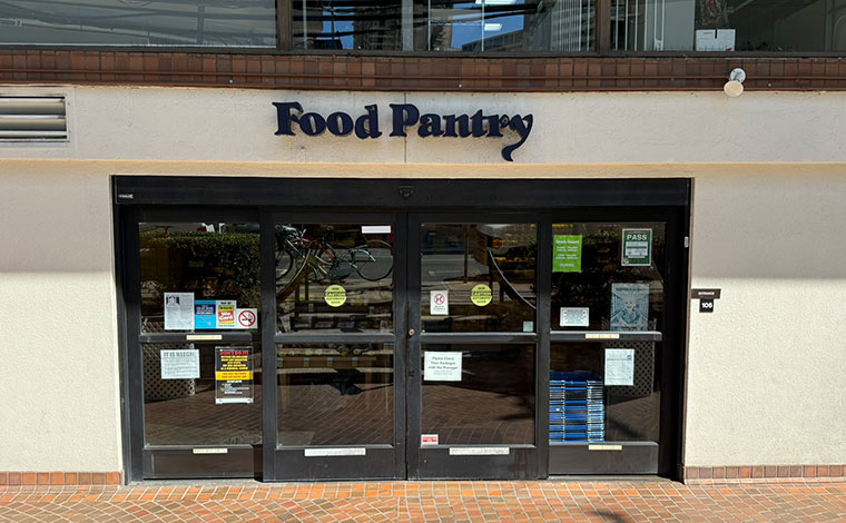 ザ・グランドアイランダー・ヒルトングランドバケーションズクラブからは徒歩7分ほどのフードパントリー