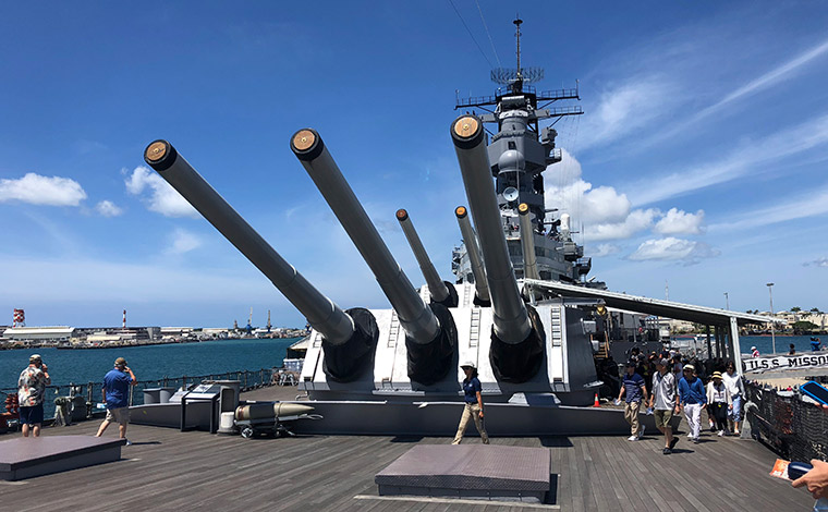 戦艦ミズーリ内は、日本語ガイドと一緒に見学できる