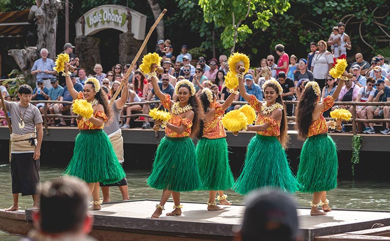 カヌーショー「HUKI」<br />
写真提供：ポリネシア・カルチャー・センター