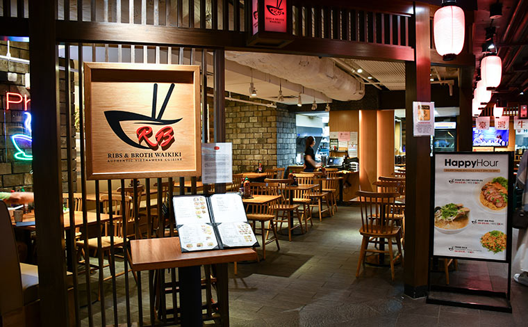 リブス＆ブロス ワイキキの店内